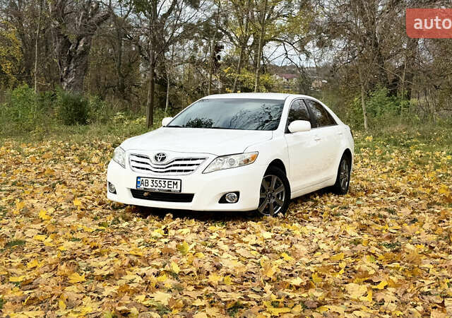 Тойота Камри 2011 в Виннице на Automoto.ua Белый Тойота Камри, объемом двигателя 2.5 л и пробегом 230 тыс. км за 10250 $, фото 3 на Automoto.ua