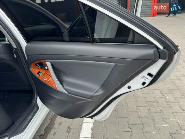 Белый Тойота Камри, объемом двигателя 0 л и пробегом 135 тыс. км за 14500 $, фото 28 на Automoto.ua