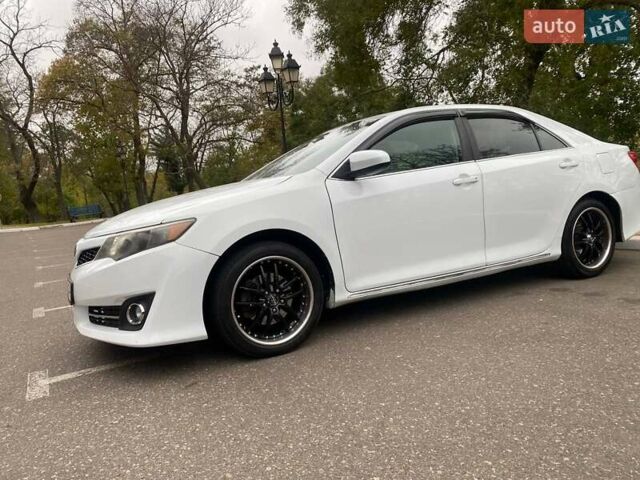 Белый Тойота Камри, объемом двигателя 2.49 л и пробегом 135 тыс. км за 9300 $, фото 4 на Automoto.ua