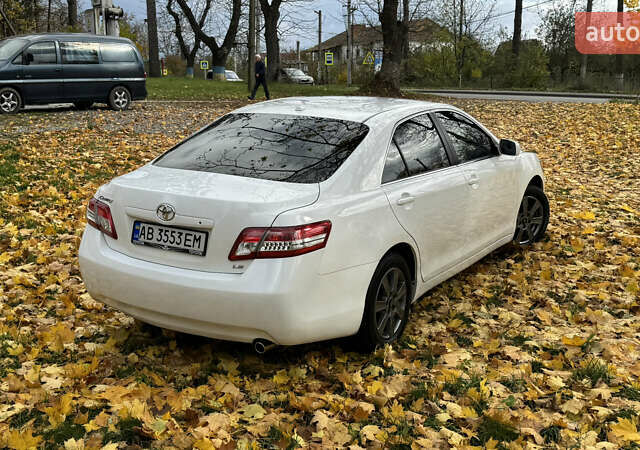 Тойота Камри 2011 в Виннице на Automoto.ua Белый Тойота Камри, объемом двигателя 2.5 л и пробегом 230 тыс. км за 10250 $, фото 9 на Automoto.ua