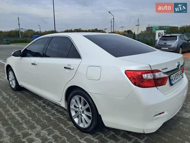 Білий Тойота Камрі, об'ємом двигуна 2.5 л та пробігом 256 тис. км за 9150 $, фото 1 на Automoto.ua