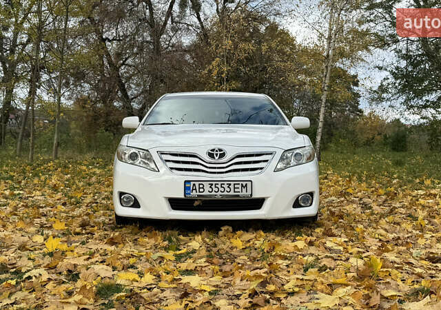 Тойота Камри 2011 в Виннице на Automoto.ua Белый Тойота Камри, объемом двигателя 2.5 л и пробегом 230 тыс. км за 10250 $, фото 26 на Automoto.ua
