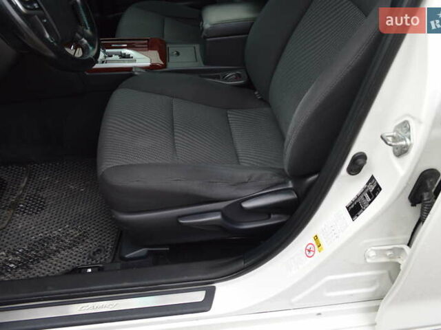 Белый Тойота Камри, объемом двигателя 2.5 л и пробегом 242 тыс. км за 13700 $, фото 7 на Automoto.ua