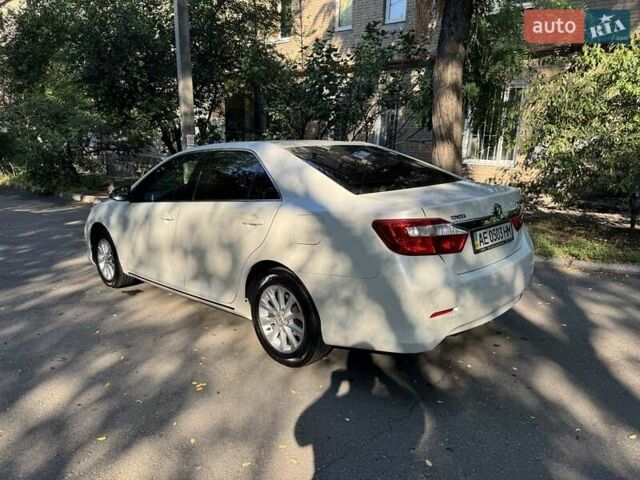 Белый Тойота Камри, объемом двигателя 2.5 л и пробегом 117 тыс. км за 15499 $, фото 2 на Automoto.ua