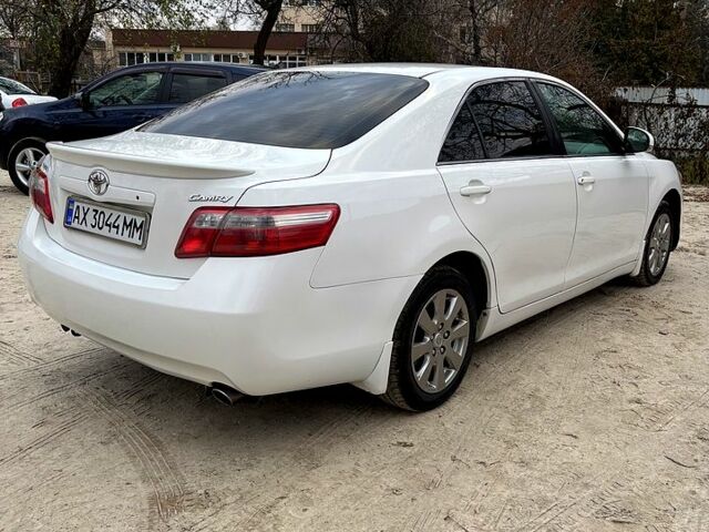 Белый Тойота Камри, объемом двигателя 2.4 л и пробегом 220 тыс. км за 7800 $, фото 4 на Automoto.ua