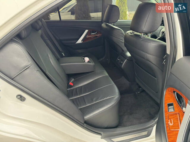 Белый Тойота Камри, объемом двигателя 0 л и пробегом 135 тыс. км за 14500 $, фото 34 на Automoto.ua