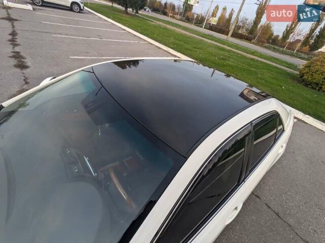 Белый Тойота Камри, объемом двигателя 2.4 л и пробегом 200 тыс. км за 11000 $, фото 2 на Automoto.ua