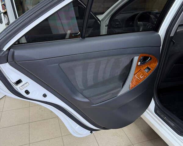 Белый Тойота Камри, объемом двигателя 2.4 л и пробегом 42 тыс. км за 13500 $, фото 9 на Automoto.ua