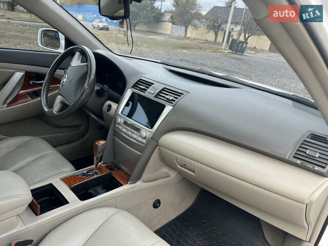Білий Тойота Камрі, об'ємом двигуна 3.46 л та пробігом 149 тис. км за 11500 $, фото 13 на Automoto.ua