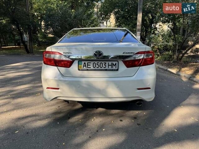 Белый Тойота Камри, объемом двигателя 2.5 л и пробегом 117 тыс. км за 15499 $, фото 1 на Automoto.ua