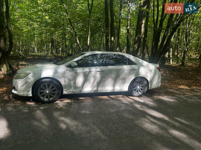 Білий Тойота Камрі, об'ємом двигуна 2.49 л та пробігом 204 тис. км за 13400 $, фото 3 на Automoto.ua