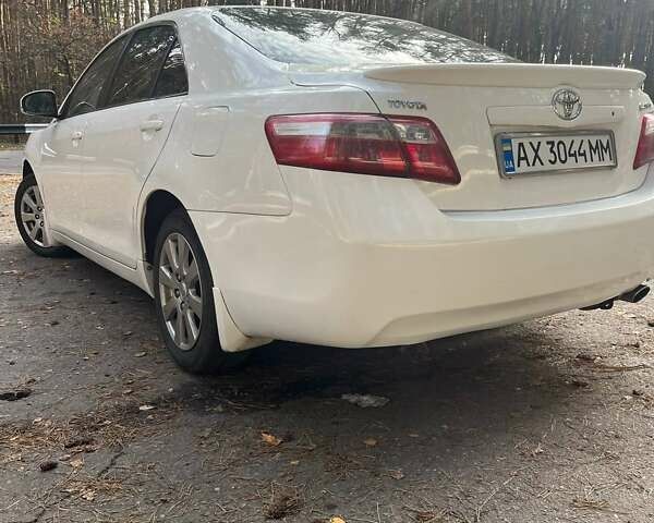 Белый Тойота Камри, объемом двигателя 2.36 л и пробегом 263 тыс. км за 10000 $, фото 2 на Automoto.ua