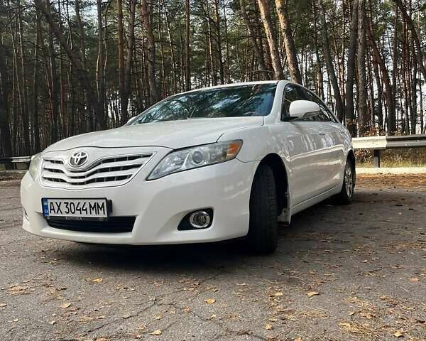 Белый Тойота Камри, объемом двигателя 2.36 л и пробегом 263 тыс. км за 10000 $, фото 8 на Automoto.ua