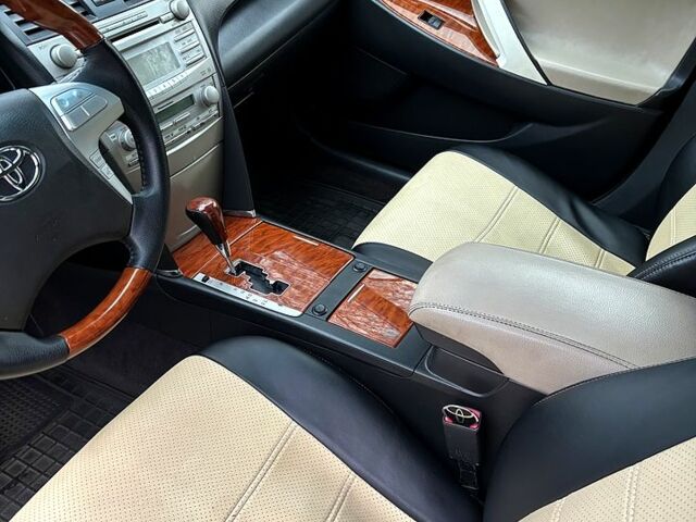 Белый Тойота Камри, объемом двигателя 2.4 л и пробегом 220 тыс. км за 7800 $, фото 8 на Automoto.ua