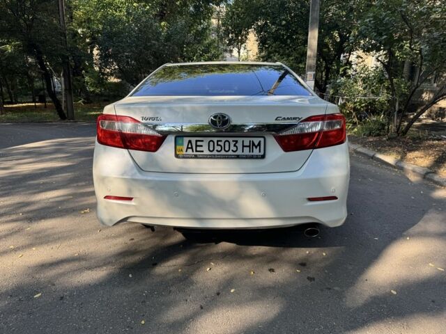 Белый Тойота Камри, объемом двигателя 2.5 л и пробегом 117 тыс. км за 15499 $, фото 1 на Automoto.ua