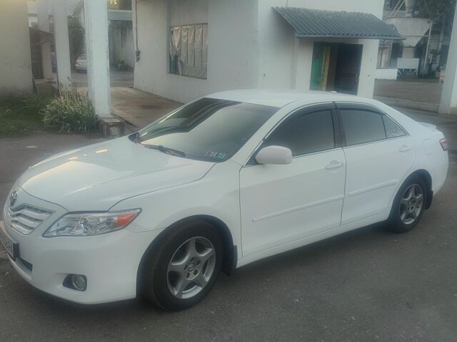 Белый Тойота Камри, объемом двигателя 2.5 л и пробегом 201 тыс. км за 10500 $, фото 3 на Automoto.ua