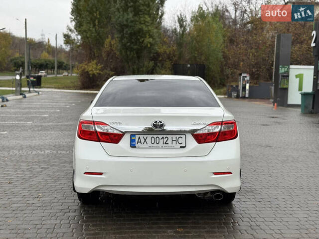 Белый Тойота Камри, объемом двигателя 2.5 л и пробегом 152 тыс. км за 12700 $, фото 7 на Automoto.ua