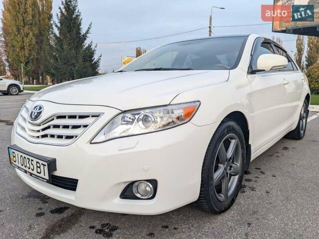 Белый Тойота Камри, объемом двигателя 2.4 л и пробегом 200 тыс. км за 11000 $, фото 11 на Automoto.ua