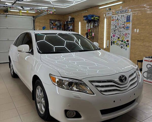 Белый Тойота Камри, объемом двигателя 2.4 л и пробегом 42 тыс. км за 13500 $, фото 6 на Automoto.ua