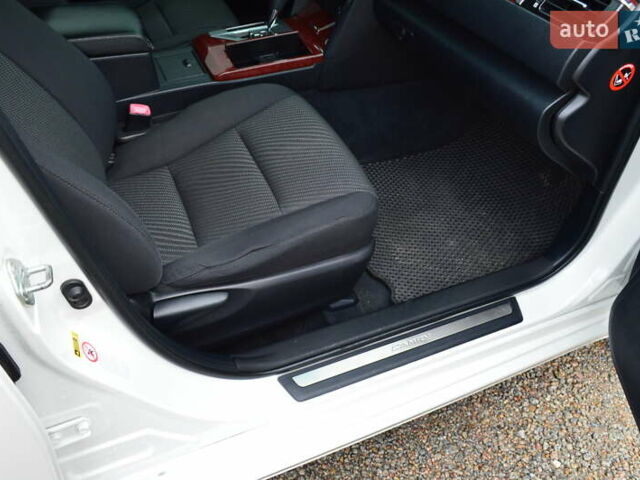 Белый Тойота Камри, объемом двигателя 2.5 л и пробегом 242 тыс. км за 13700 $, фото 17 на Automoto.ua