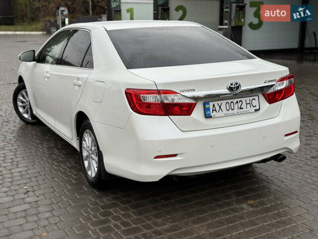 Белый Тойота Камри, объемом двигателя 2.5 л и пробегом 152 тыс. км за 12700 $, фото 16 на Automoto.ua
