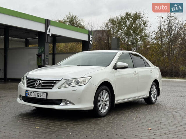 Белый Тойота Камри, объемом двигателя 2.5 л и пробегом 152 тыс. км за 12700 $, фото 2 на Automoto.ua