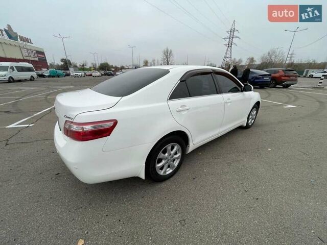 Белый Тойота Камри, объемом двигателя 2.36 л и пробегом 83 тыс. км за 13850 $, фото 3 на Automoto.ua