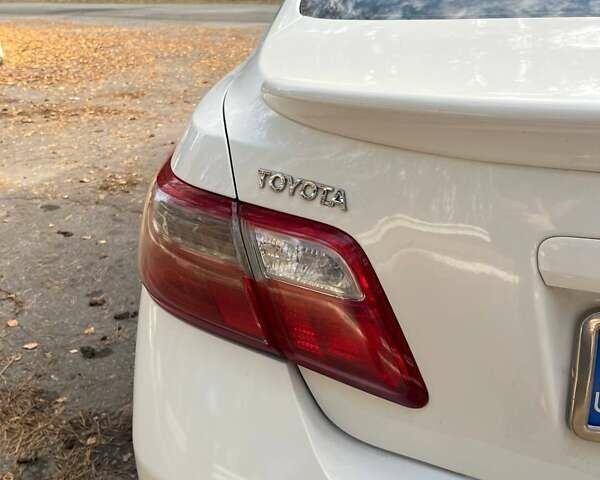 Белый Тойота Камри, объемом двигателя 2.36 л и пробегом 263 тыс. км за 10000 $, фото 13 на Automoto.ua