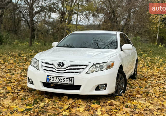 Тойота Камри 2011 в Виннице на Automoto.ua Белый Тойота Камри, объемом двигателя 2.5 л и пробегом 230 тыс. км за 10250 $, фото 11 на Automoto.ua