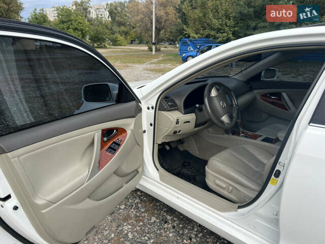 Білий Тойота Камрі, об'ємом двигуна 3.46 л та пробігом 149 тис. км за 11500 $, фото 7 на Automoto.ua