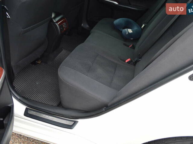 Белый Тойота Камри, объемом двигателя 2.5 л и пробегом 242 тыс. км за 13700 $, фото 10 на Automoto.ua