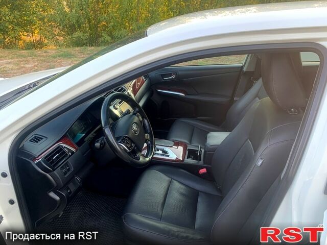 Белый Тойота Камри, объемом двигателя 2.5 л и пробегом 111 тыс. км за 10700 $, фото 7 на Automoto.ua