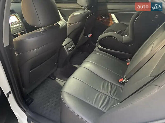 Белый Тойота Камри, объемом двигателя 0 л и пробегом 135 тыс. км за 14500 $, фото 20 на Automoto.ua