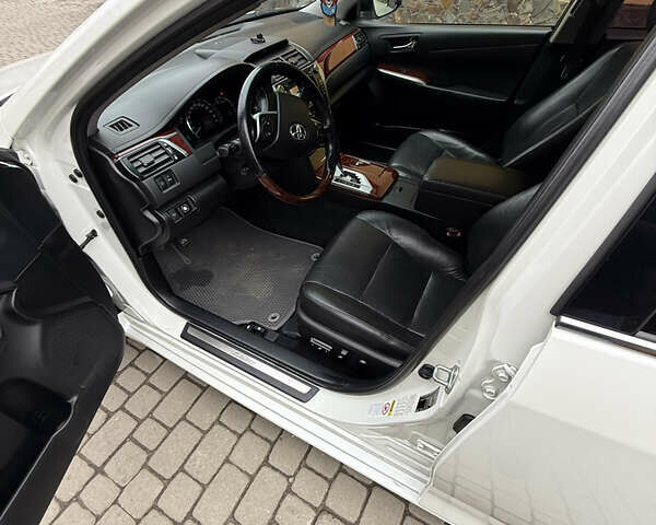 Білий Тойота Камрі, об'ємом двигуна 2.49 л та пробігом 216 тис. км за 12500 $, фото 9 на Automoto.ua