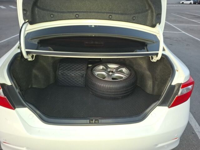 Тойота Камри 2011 в Купянске на Automoto.ua Белый Тойота Камри, объемом двигателя 2.5 л и пробегом 255 тыс. км за 12000 $, фото 6 на Automoto.ua