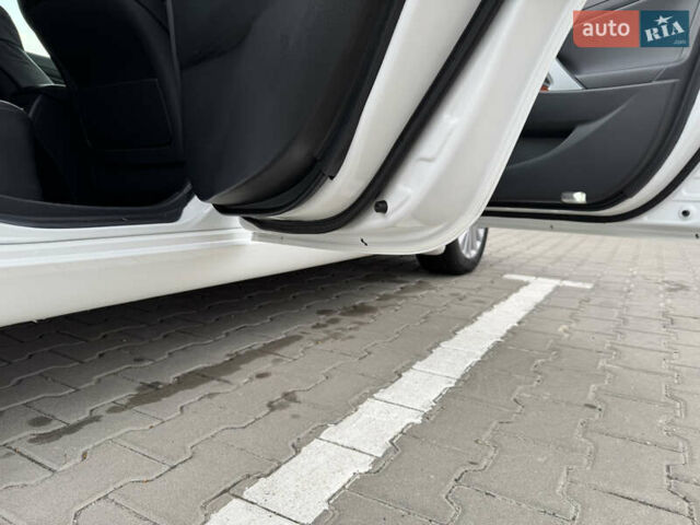 Белый Тойота Камри, объемом двигателя 0 л и пробегом 135 тыс. км за 14500 $, фото 32 на Automoto.ua