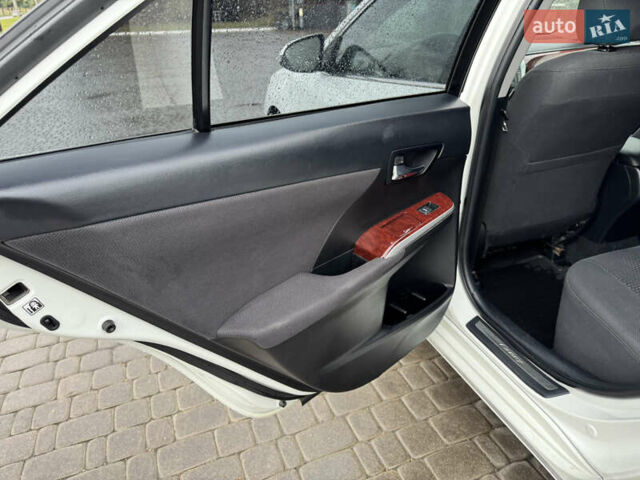 Белый Тойота Камри, объемом двигателя 2.5 л и пробегом 152 тыс. км за 12700 $, фото 20 на Automoto.ua