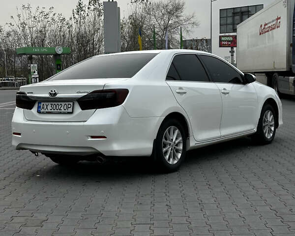 Білий Тойота Камрі, об'ємом двигуна 2.49 л та пробігом 233 тис. км за 12700 $, фото 6 на Automoto.ua