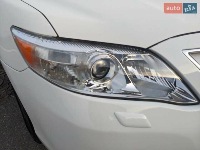 Белый Тойота Камри, объемом двигателя 2.4 л и пробегом 200 тыс. км за 11000 $, фото 8 на Automoto.ua