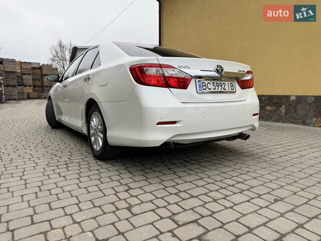 Білий Тойота Камрі, об'ємом двигуна 2.49 л та пробігом 216 тис. км за 12500 $, фото 2 на Automoto.ua
