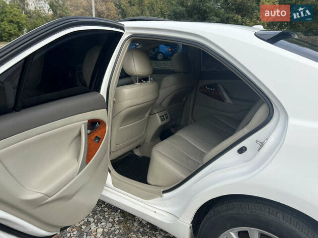 Білий Тойота Камрі, об'ємом двигуна 3.46 л та пробігом 149 тис. км за 11500 $, фото 10 на Automoto.ua