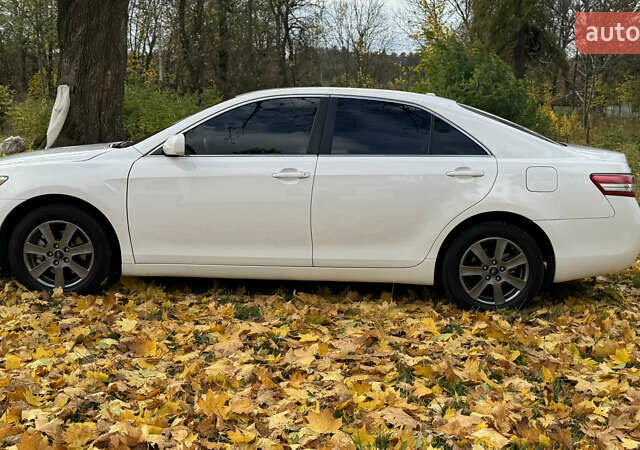 Тойота Камри 2011 в Виннице на Automoto.ua Белый Тойота Камри, объемом двигателя 2.5 л и пробегом 230 тыс. км за 10250 $, фото 15 на Automoto.ua