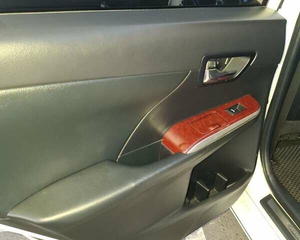 Белый Тойота Камри, объемом двигателя 2.5 л и пробегом 243 тыс. км за 13500 $, фото 6 на Automoto.ua