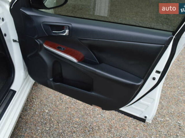 Белый Тойота Камри, объемом двигателя 2.5 л и пробегом 242 тыс. км за 13700 $, фото 14 на Automoto.ua