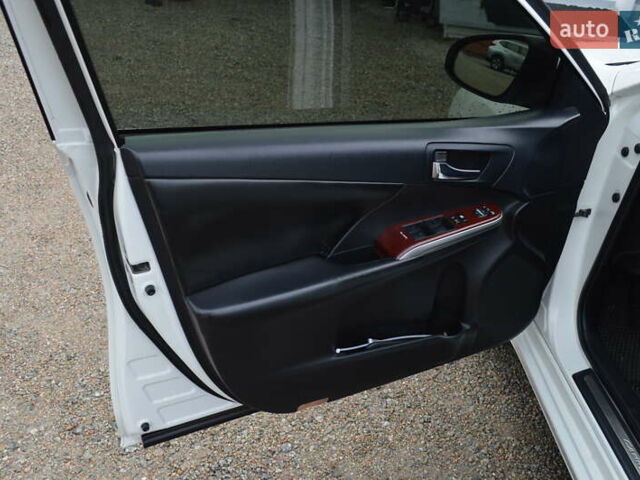 Белый Тойота Камри, объемом двигателя 2.5 л и пробегом 242 тыс. км за 13700 $, фото 4 на Automoto.ua