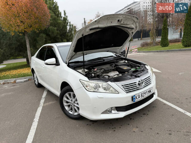 Белый Тойота Камри, объемом двигателя 2.49 л и пробегом 218 тыс. км за 12300 $, фото 8 на Automoto.ua