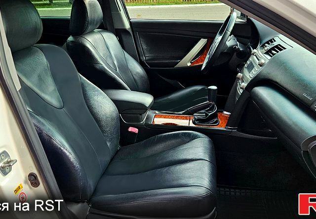 Білий Тойота Камрі, об'ємом двигуна 2.4 л та пробігом 163 тис. км за 8800 $, фото 3 на Automoto.ua