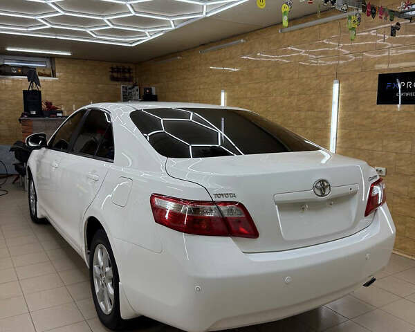 Белый Тойота Камри, объемом двигателя 2.4 л и пробегом 42 тыс. км за 13500 $, фото 5 на Automoto.ua