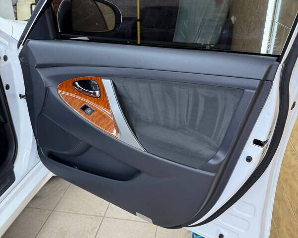 Белый Тойота Камри, объемом двигателя 2.4 л и пробегом 42 тыс. км за 13500 $, фото 7 на Automoto.ua