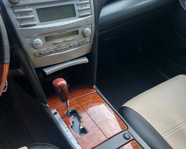 Белый Тойота Камри, объемом двигателя 2.36 л и пробегом 263 тыс. км за 10000 $, фото 17 на Automoto.ua